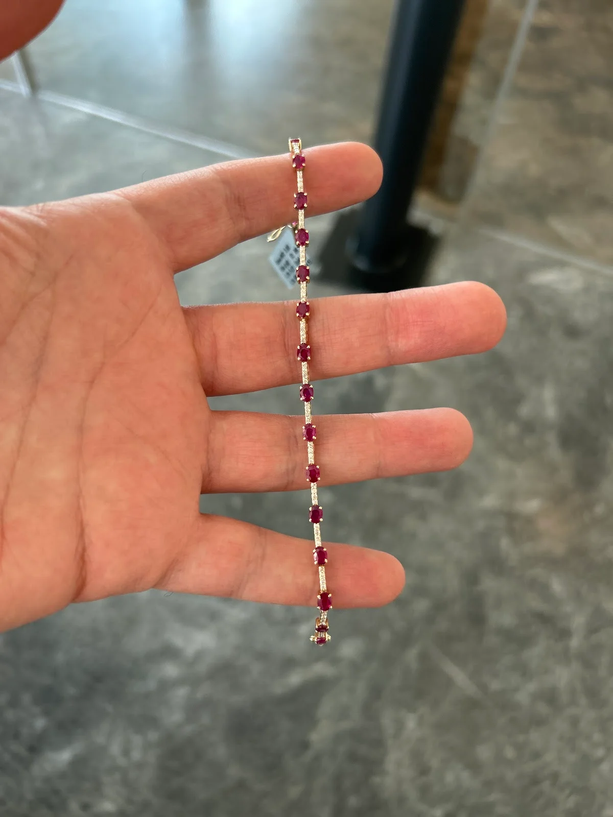Pulsera De Diamante & Rubí En Oro Amarillo De 14K