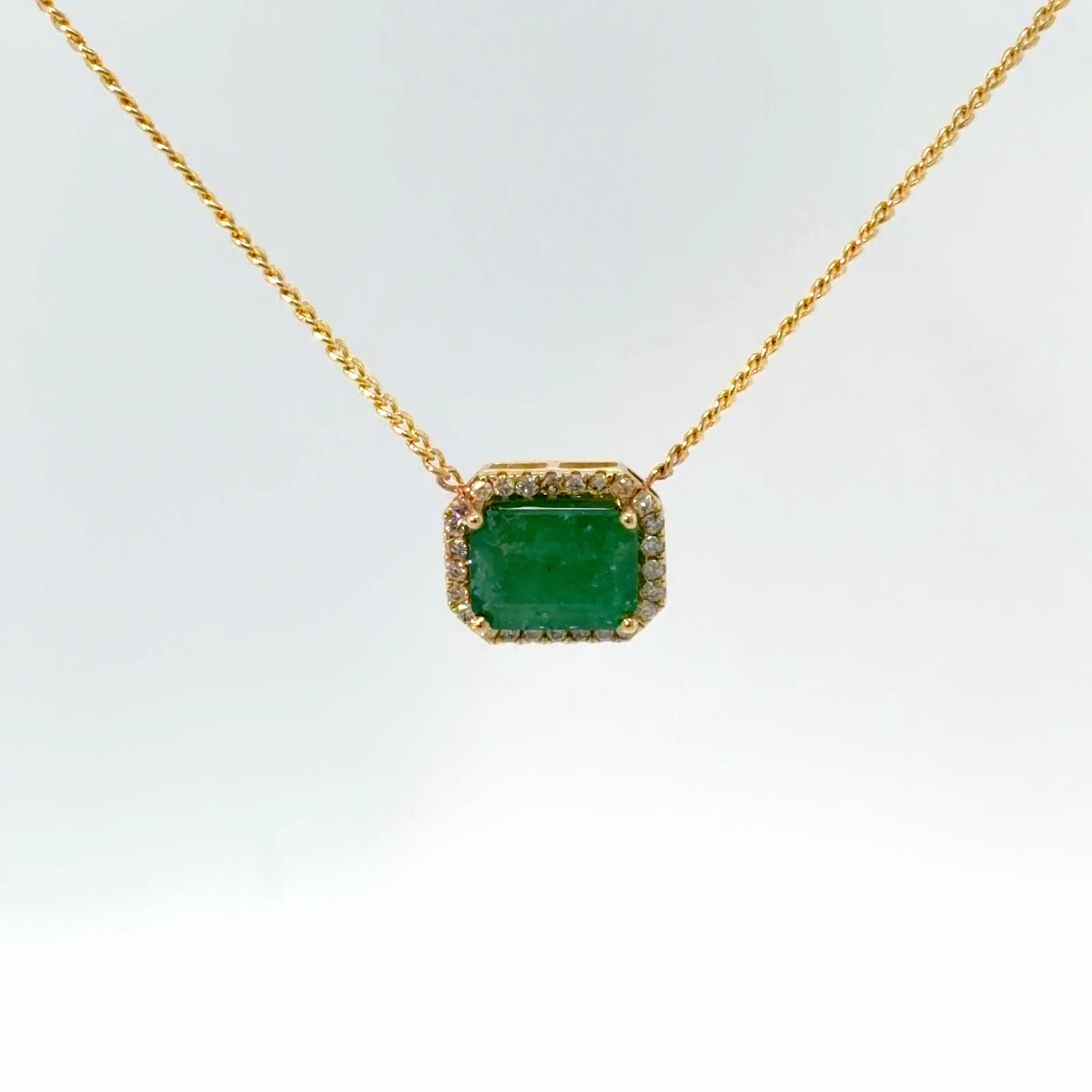 Collar Halo Dije De Esmeralda & Diamante En Oro Amarillo De 14K